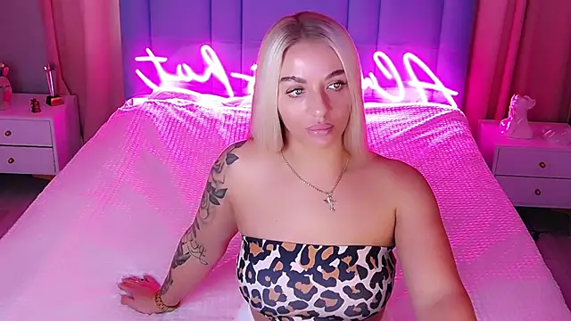 Snapshot of AllwaysHotJ chatting on October 2025 01:57:01 AM AllwaysHotJ online show from October 2025 01:57:01 AM