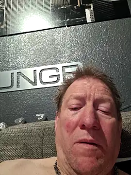 tomtom111111 online show from February 2026 09:10:01 PM