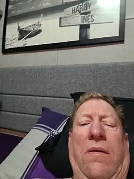 tomtom111111 online show from March 2026 06:56:01 PM