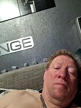 tomtom111111 online show from March 2026 09:30:02 PM