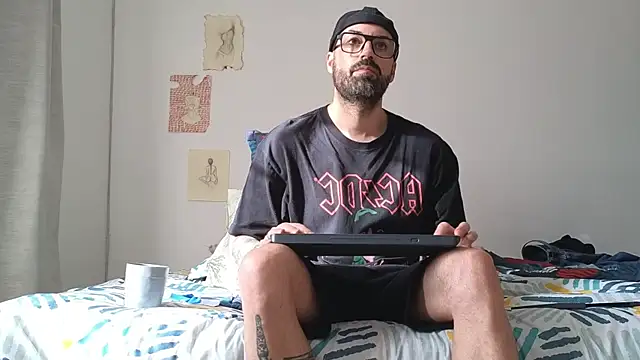 Snapshot of MattxFeet chatting on May 2026 12:32:01 PM MattxFeet online show from May 2026 12:32:01 PM