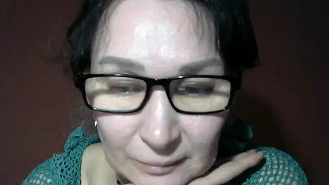 PrettyAndWild online show from April 2026 03:33:02 PM