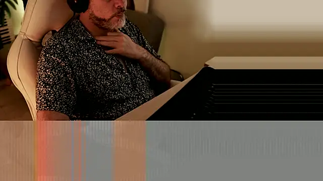 Sanders White online show from December 2024 10:04:01 PM