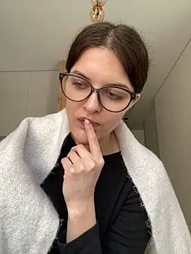 little belucci online show from February 2025 01:03:02 PM