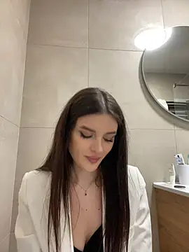 little belucci online show from February 2025 09:53:02 PM