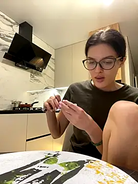 little belucci online show from December 2025 03:06:01 PM