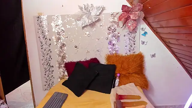 Hannaa32 online show from March 2025 08:31:02 PM