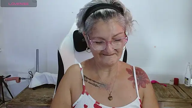Snapshot of bety-cum2 chatting on April 2026 10:42:02 AM bety-cum2 online show from April 2026 10:42:02 AM