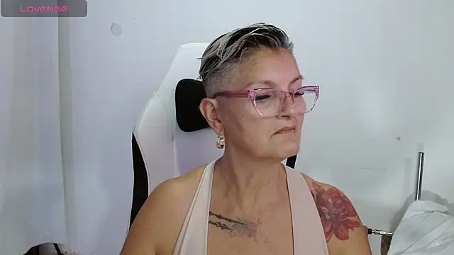 Snapshot of bety-cum2 chatting on May 2026 11:54:01 PM bety-cum2 online show from May 2026 11:54:01 PM