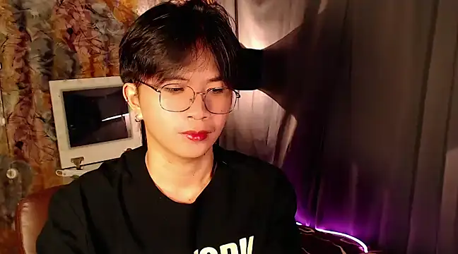 Snapshot of Sexy_Handsome_Drex chatting on December 2024 01:23:02 PM Sexy Handsome Drex online show from December 2024 01:23:02 PM