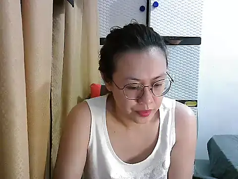 Snapshot of crizzybel chatting on October 2025 05:52:01 AM crizzybel online show from October 2025 05:52:01 AM