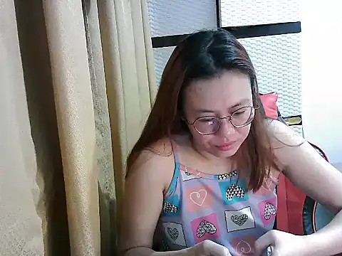 Snapshot of crizzybel chatting on November 2025 02:39:02 AM crizzybel online show from November 2025 02:39:02 AM