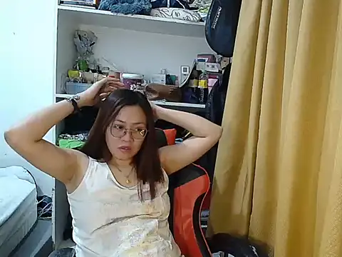 crizzybel online show from April 2026 04:17:02 PM