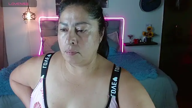 Keyla01  online show from April 2026 06:20:01 PM