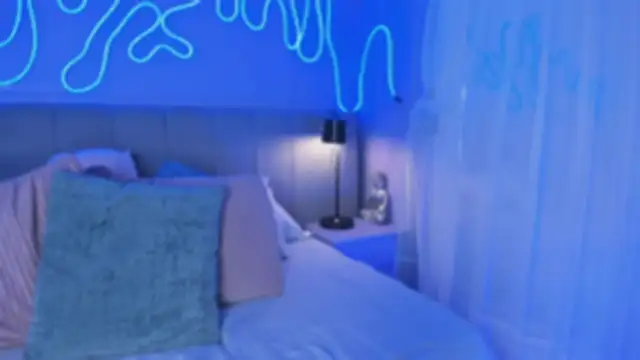 Sofly s online show from November 2025 12:04:01 PM