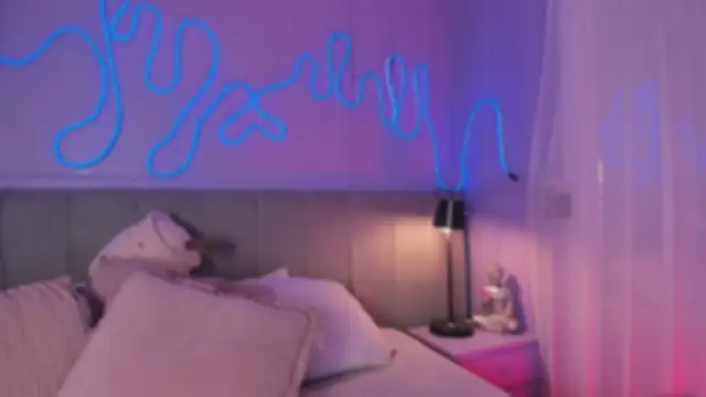 Sofly s online show from December 2025 12:09:01 PM