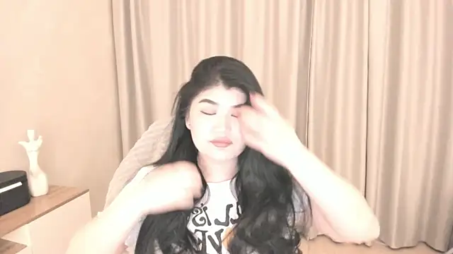 Snapshot of mia_lui chatting on June 2026 07:30:02 PM mia lui online show from June 2026 07:30:02 PM