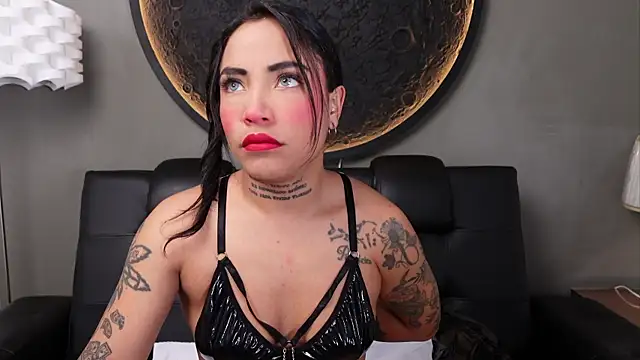 Snapshot of miss_vaiolette chatting on June 2026 11:04:02 AM miss vaiolette online show from June 2026 11:04:02 AM