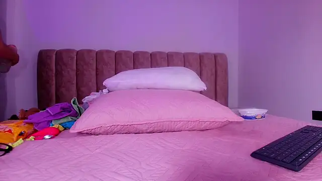  linda milk  online show from November 2025 03:05:01 AM