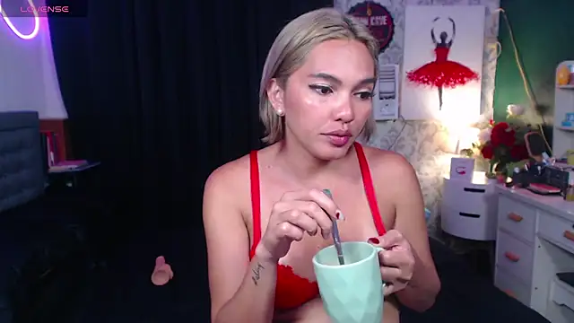 Snapshot of Pretty_Cassie69 chatting on December 2024 12:18:02 PM Pretty Cassie69 online show from December 2024 12:18:02 PM