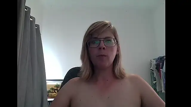 Snapshot of SavannaGirly chatting on March 2025 11:58:02 AM SavannaGirly online show from March 2025 11:58:02 AM