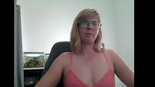 Snapshot of SavannaGirly chatting on March 2025 12:36:02 PM SavannaGirly online show from March 2025 12:36:02 PM