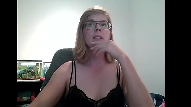 Snapshot of SavannaGirly chatting on March 2025 04:45:02 PM SavannaGirly online show from March 2025 04:45:02 PM