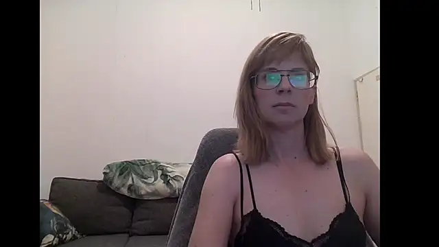 Snapshot of SavannaGirly chatting on October 2025 07:17:01 AM SavannaGirly online show from October 2025 07:17:01 AM