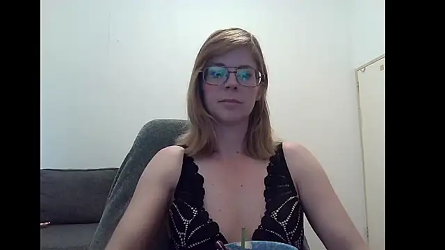 Snapshot of SavannaGirly chatting on October 2025 07:31:02 AM SavannaGirly online show from October 2025 07:31:02 AM