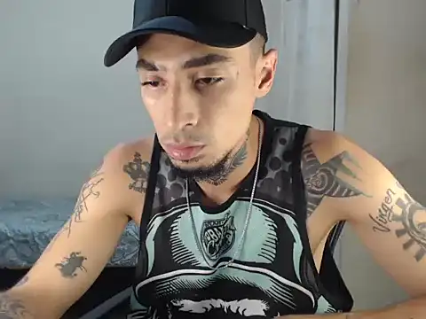 Snapshot of emiliano_hottt chatting on December 2024 04:37:01 PM emiliano hottt online show from December 2024 04:37:01 PM