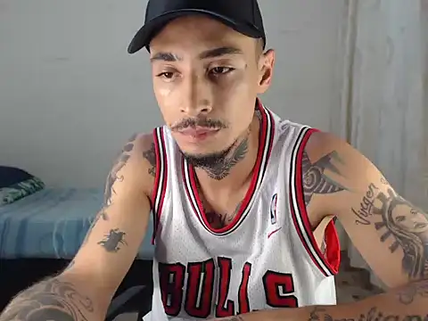 Snapshot of emiliano_hottt chatting on September 2025 09:08:02 PM emiliano hottt online show from September 2025 09:08:02 PM