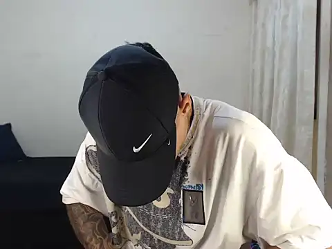 Snapshot of emiliano_hottt chatting on October 2025 08:24:02 PM emiliano hottt online show from October 2025 08:24:02 PM