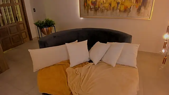 KateSunder online show from November 2025 07:33:02 AM