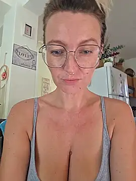 Snapshot of MissMialicious chatting on July 2026 07:28:02 AM MissMialicious online show from July 2026 07:28:02 AM
