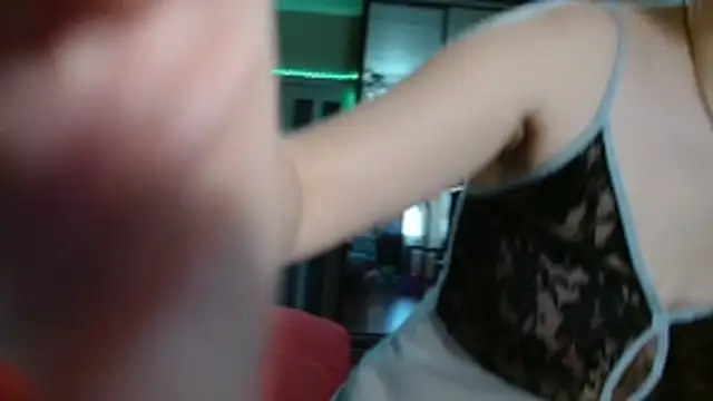 Snapshot of KiraGoldens chatting on February 2026 06:10:02 AM KiraGoldens online show from February 2026 06:10:02 AM