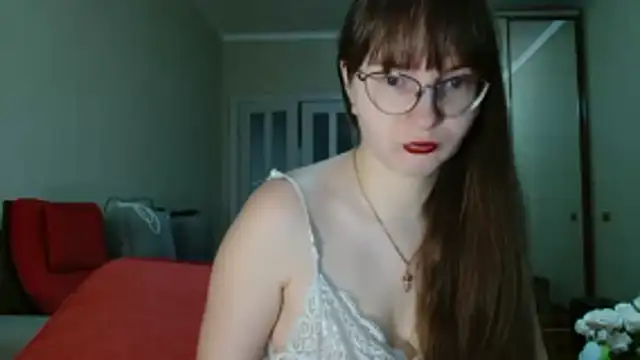 Snapshot of KiraGoldens chatting on March 2026 05:43:01 AM KiraGoldens online show from March 2026 05:43:01 AM