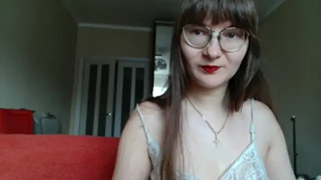 Snapshot of KiraGoldens chatting on April 2026 06:33:01 AM KiraGoldens online show from April 2026 06:33:01 AM