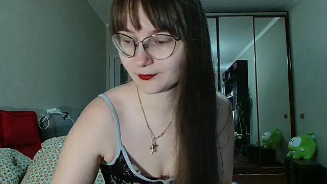 Snapshot of KiraGoldens chatting on April 2026 06:14:01 AM KiraGoldens online show from April 2026 06:14:01 AM