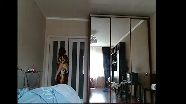 Snapshot of KiraGoldens chatting on May 2026 09:05:01 AM KiraGoldens online show from May 2026 09:05:01 AM