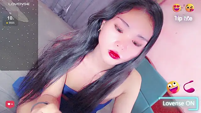 Snapshot of amomentoflust69 chatting on April 2026 12:25:01 PM amomentoflust69 online show from April 2026 12:25:01 PM