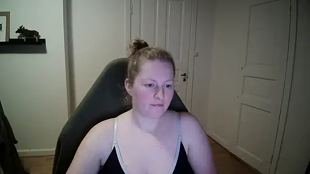 Girlnina-1995 online show from December 2024 07:37:02 PM