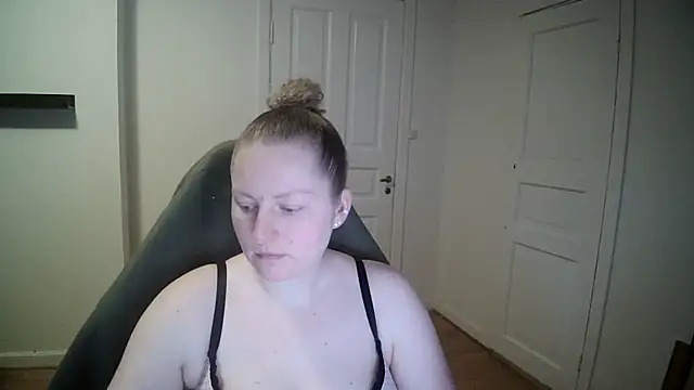 Girlnina-1995 online show from January 2025 10:32:02 AM