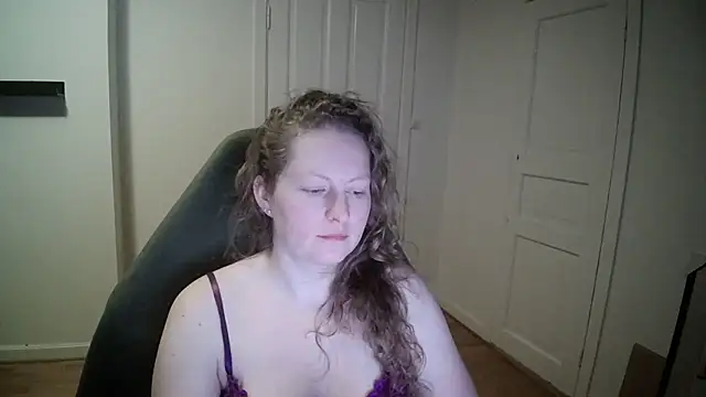 Girlnina-1995 online show from February 2025 07:52:02 PM