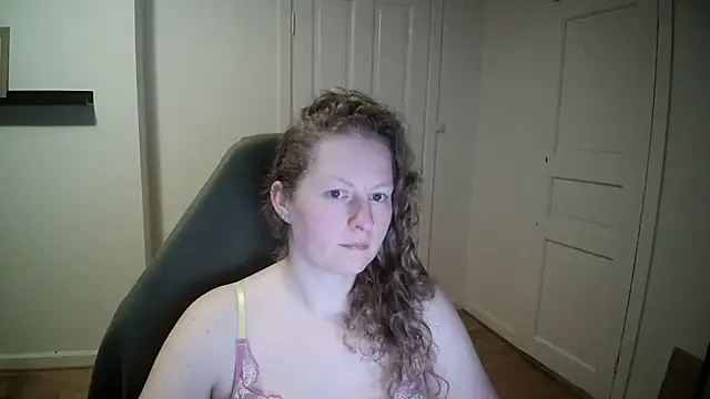 Girlnina-1995 online show from March 2025 06:01:02 PM