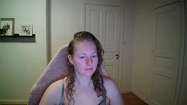 Girlnina-1995 online show from October 2025 05:48:01 AM