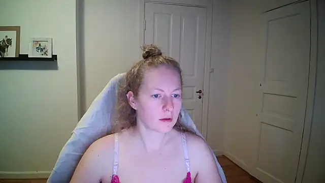 Girlnina-1995 online show from October 2025 07:08:01 AM