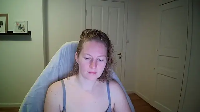 Girlnina-1995 online show from October 2025 07:42:01 AM