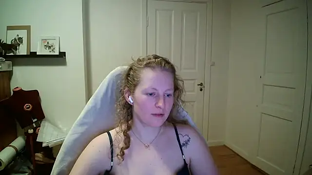 Girlnina-1995 online show from March 2026 08:48:01 PM