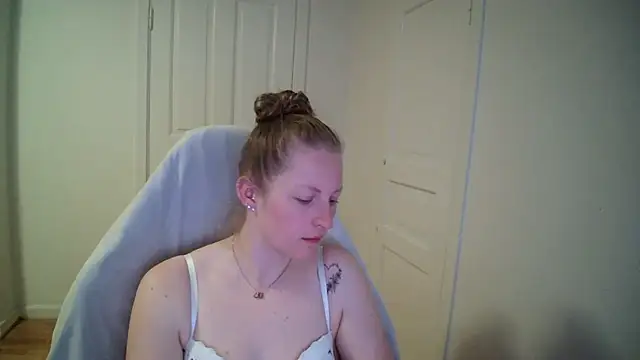 Girlnina-1995 online show from April 2026 01:52:02 PM