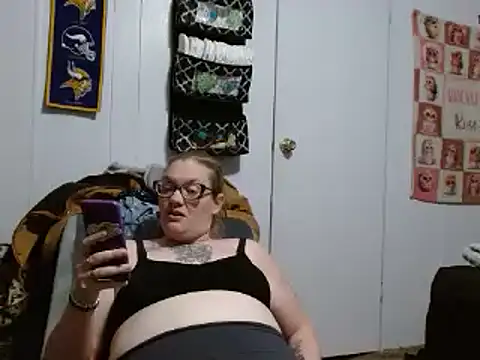 Snapshot of Slutty_Owl420 chatting on February 2025 12:04:02 AM Slutty Owl420 online show from February 2025 12:04:02 AM